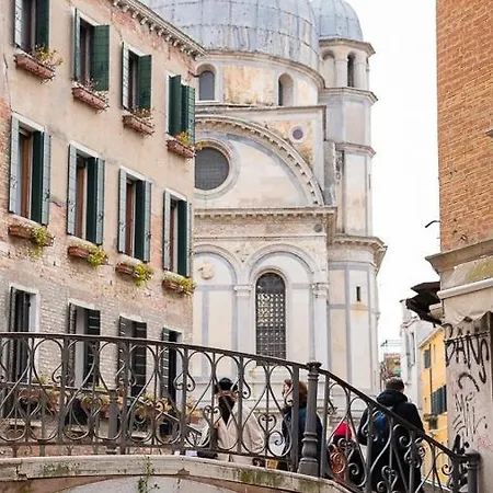 Wendy Luxury * Venice